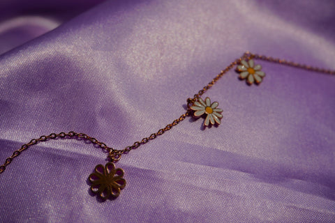 Sparkles4u Daisy White Flower Charm Bracelets Stylish And Trendy For Girls And Women